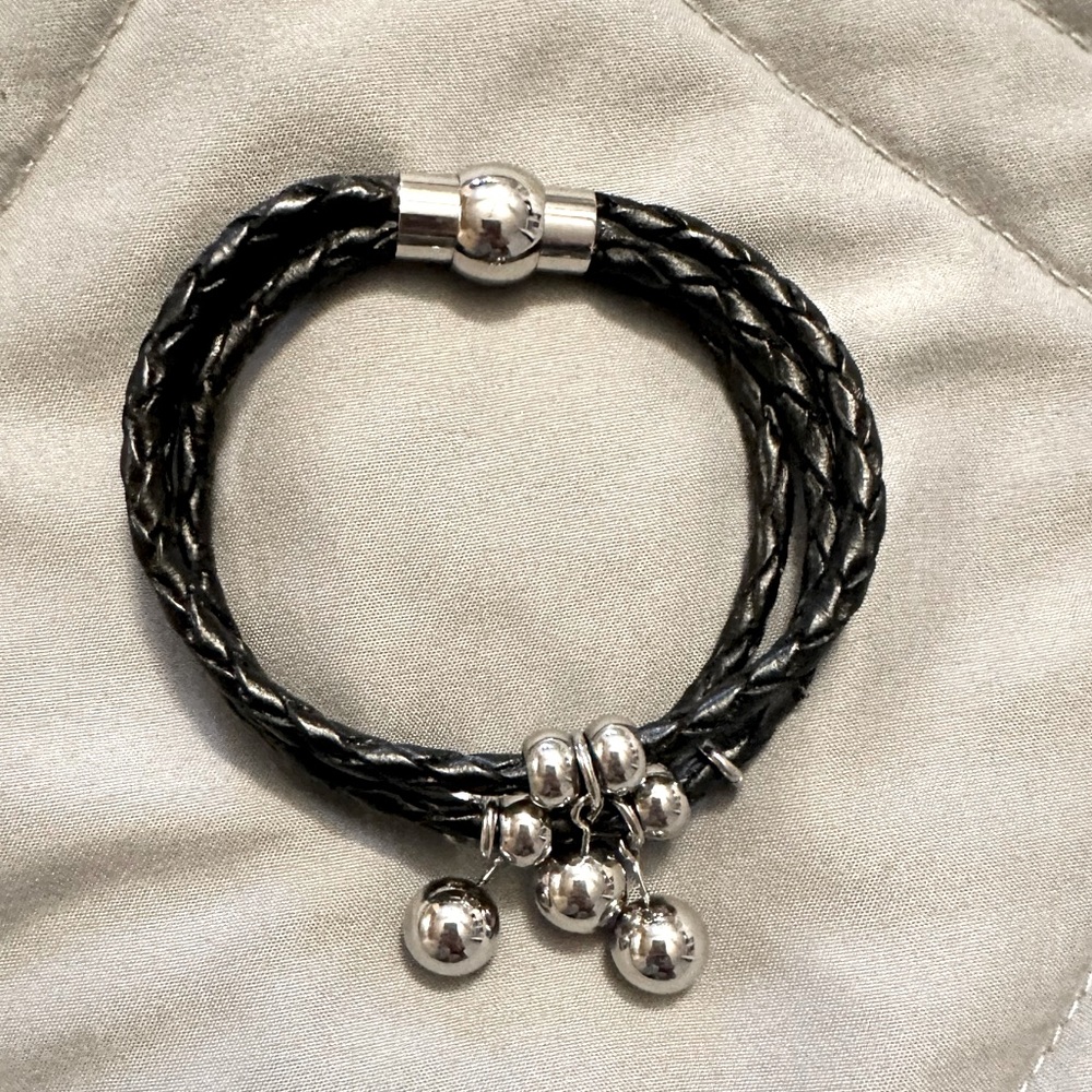 Leather Triple Layer Magnetic Bracelet NWOT - Picture 4 of 5